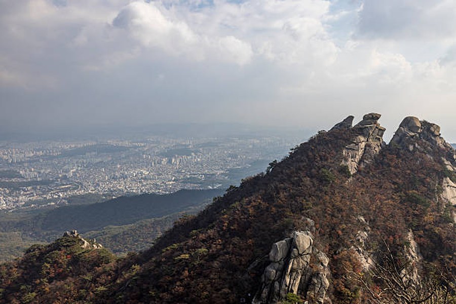 Uitzicht over Seoul vanaf Bukhansan