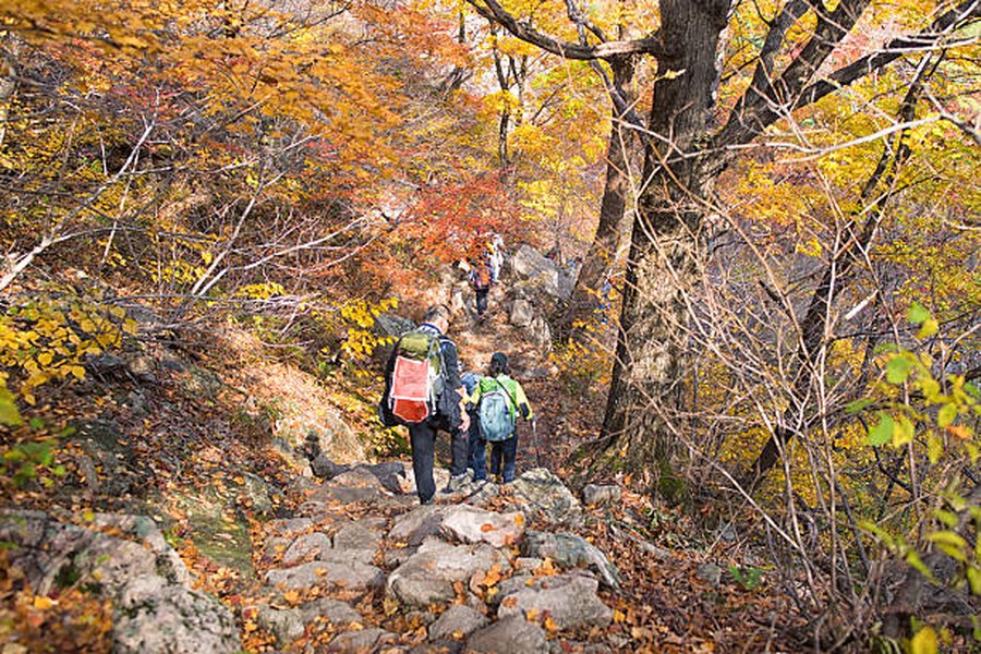 Wandelaars op een pad in Seoraksan