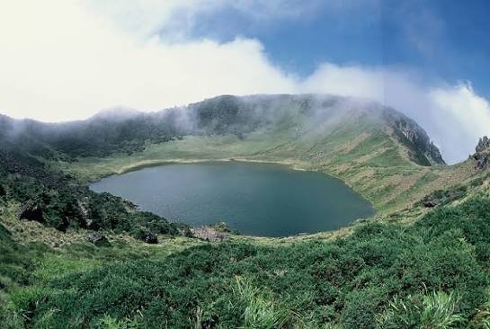 Hallasan Hiking Tour