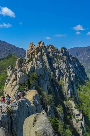 Seoraksan Hiking Tour