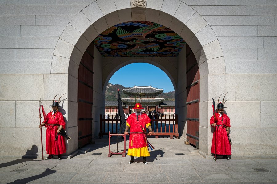 Wisseling van de wacht bij Gyeongbokgung Palace